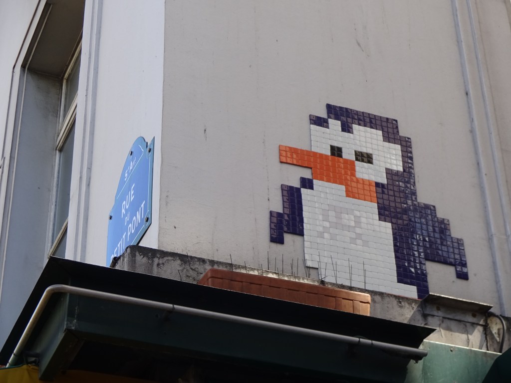Un pingouin dans la ville