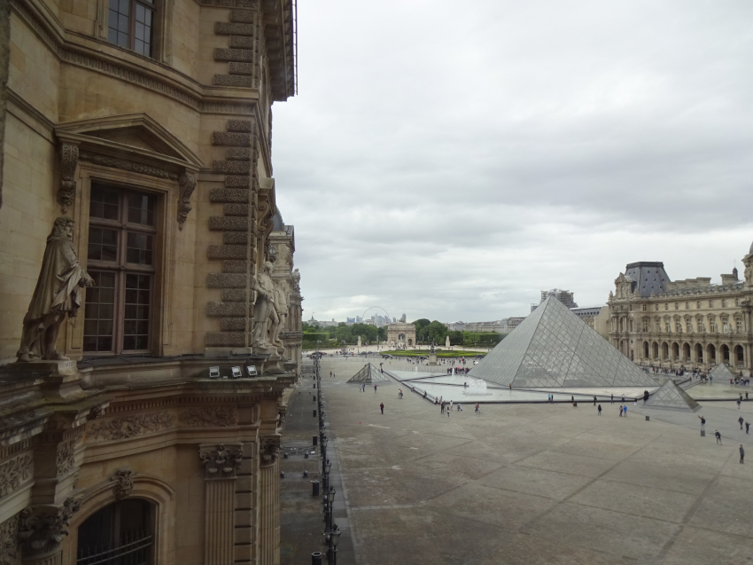 La grande pyramide du Louvre