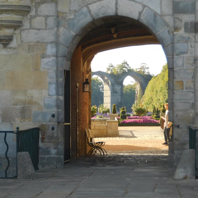 Porte vers les jardins de Maintenon