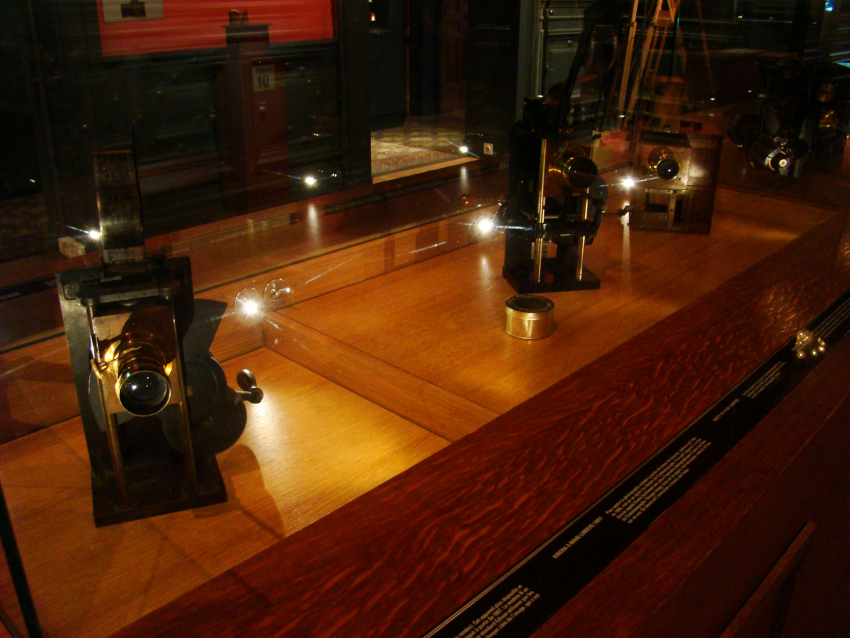 Caméras inventées par les Frères Lumière
