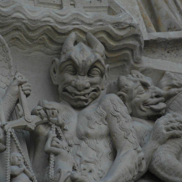 Diablotins sur la façade de Notre-Dame