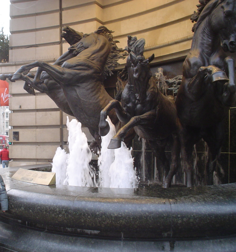 Fontaine des chevaux d'Hélios à Londres