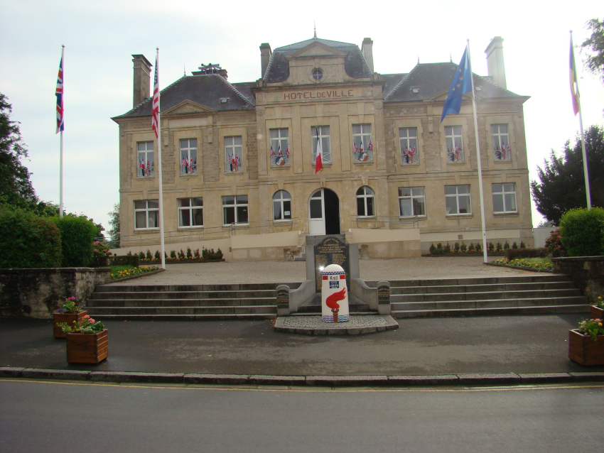 Borne devant la mairie de Sainte-Mère-Eglise