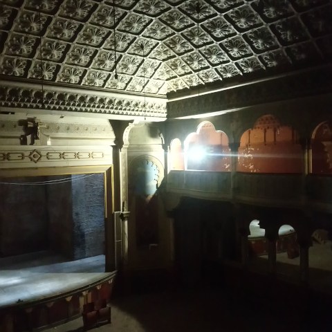 Une salle de cinéma et théatre art nouveau