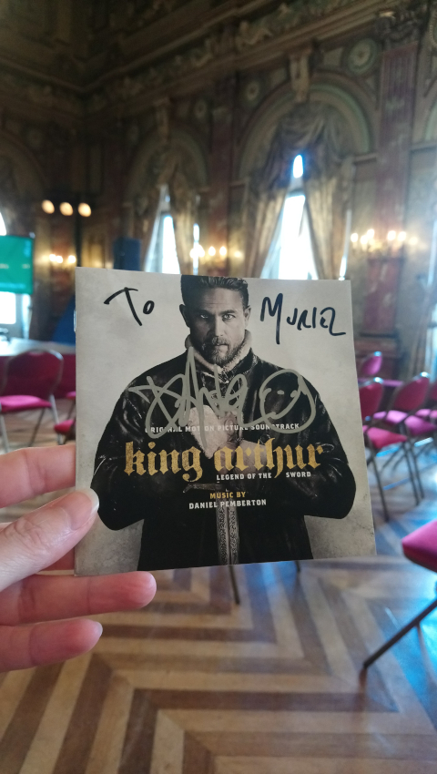 Dédicace de Daniel Pemberton pour King Arthur