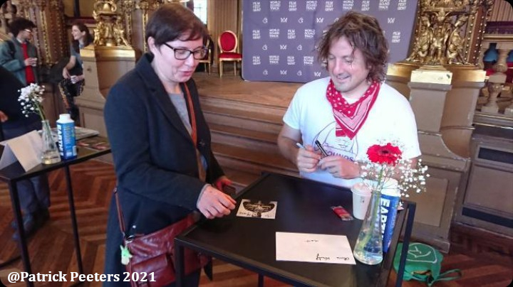 Pemberton et la cinéphile en voyage