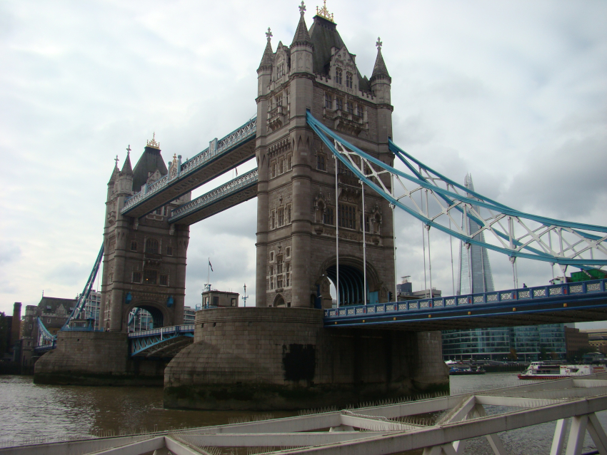 Tower Bridge, côté Saint Katharine Pier