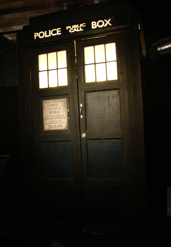 Le Tardis/ Police Box des anciennes séries Doctor Who
