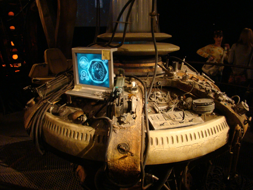 Le Tardis : Time And Relative Dimension In Space