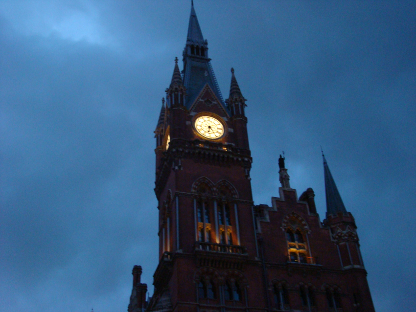 La tour de l'horloge de la gare Saint Pancras à Londres