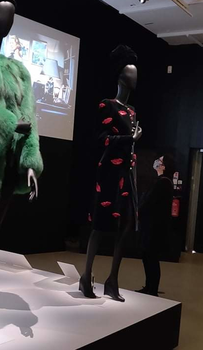 Dans l'exposition Ciné mode de la Cinémathèque française