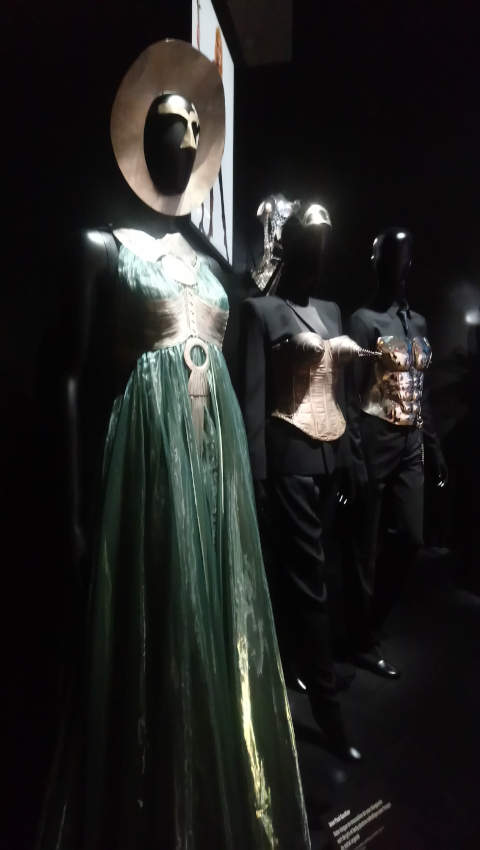 Les corsets de métal de Jean Paul Gaultier