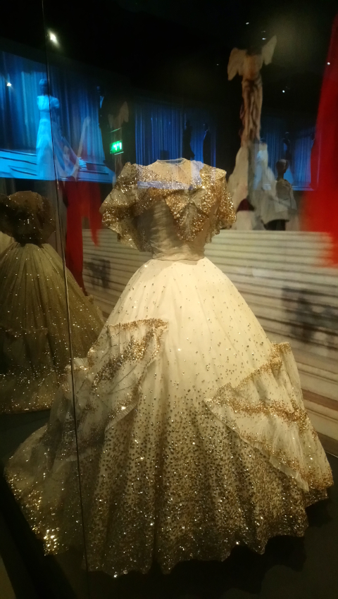 Robe d'Adrian pour Les rois de la couture