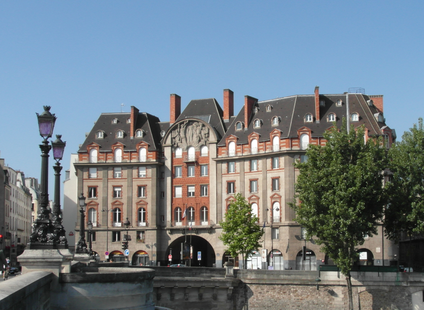 Arcade de la rue de Nevers vue du Pont-Neuf