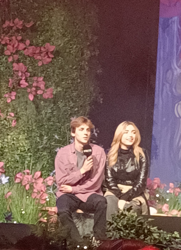 Jacob Bertrand et Peyton List de Cobra Kai