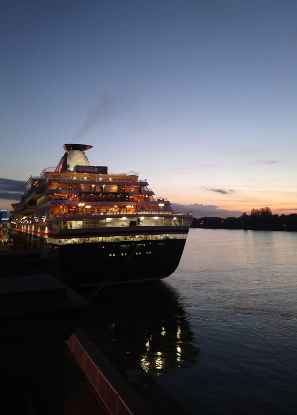Bateau de croisière sur l'Escaut à Anvers