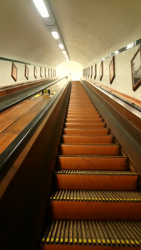 Escalator art déco du Tunnel Sainte-Anne