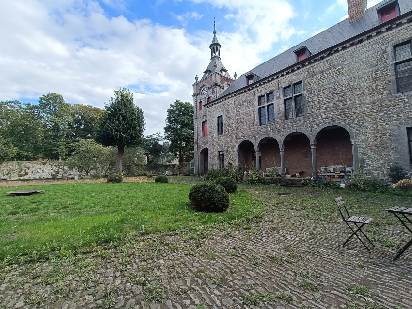 Une aile du château d'Écaussinnes-Lalaing