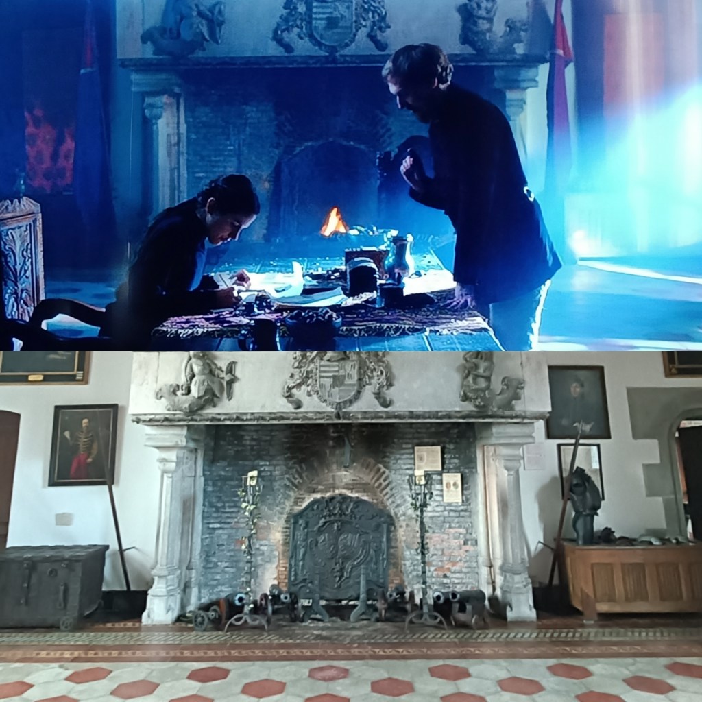 The White Queen devant la cheminée du château d'Écaussinnes