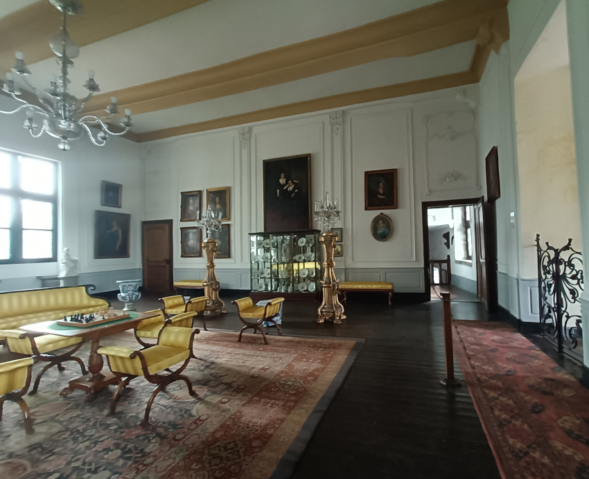 Grand salon à l'étage du château d'Écaussinnes-Lalaing