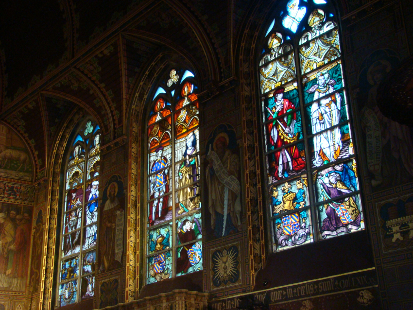 Vitraux de la Basilique du Saint-Sang