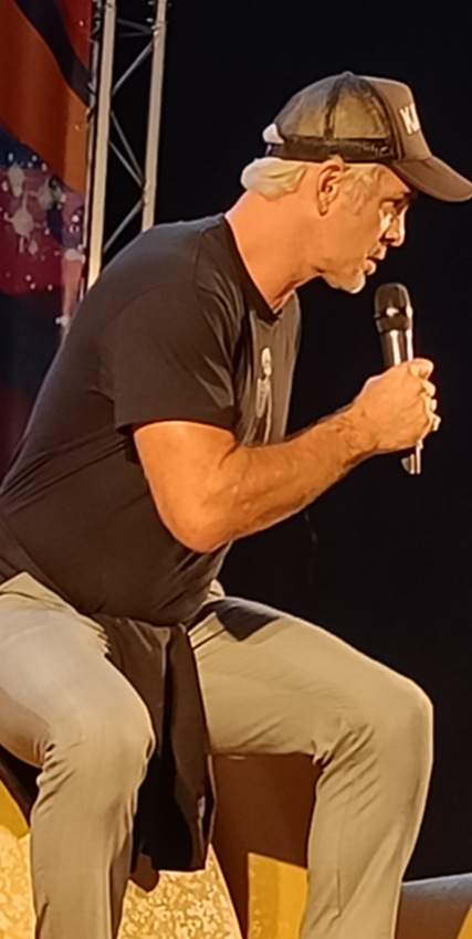 Steven Ogg au micro du Comic Con Brussels