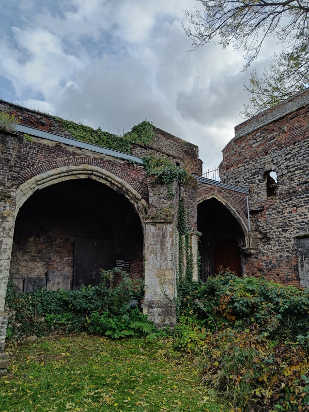 Jardin et cloître de l'abbaye de Saint-Bavon à Gand