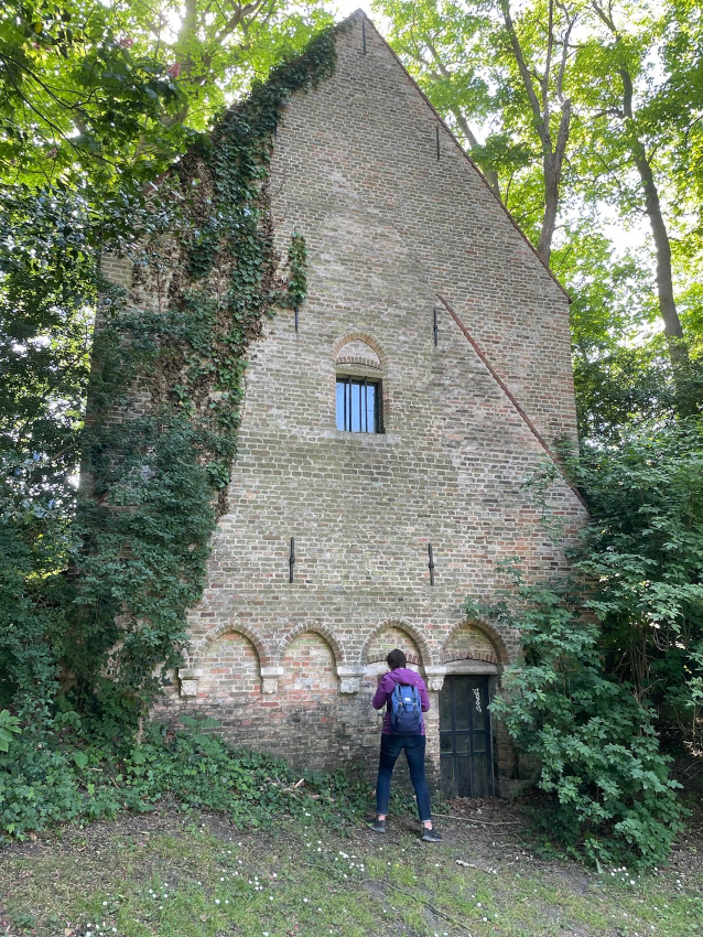 À la recherche de détails au Oud Waterhuis de Bruges
