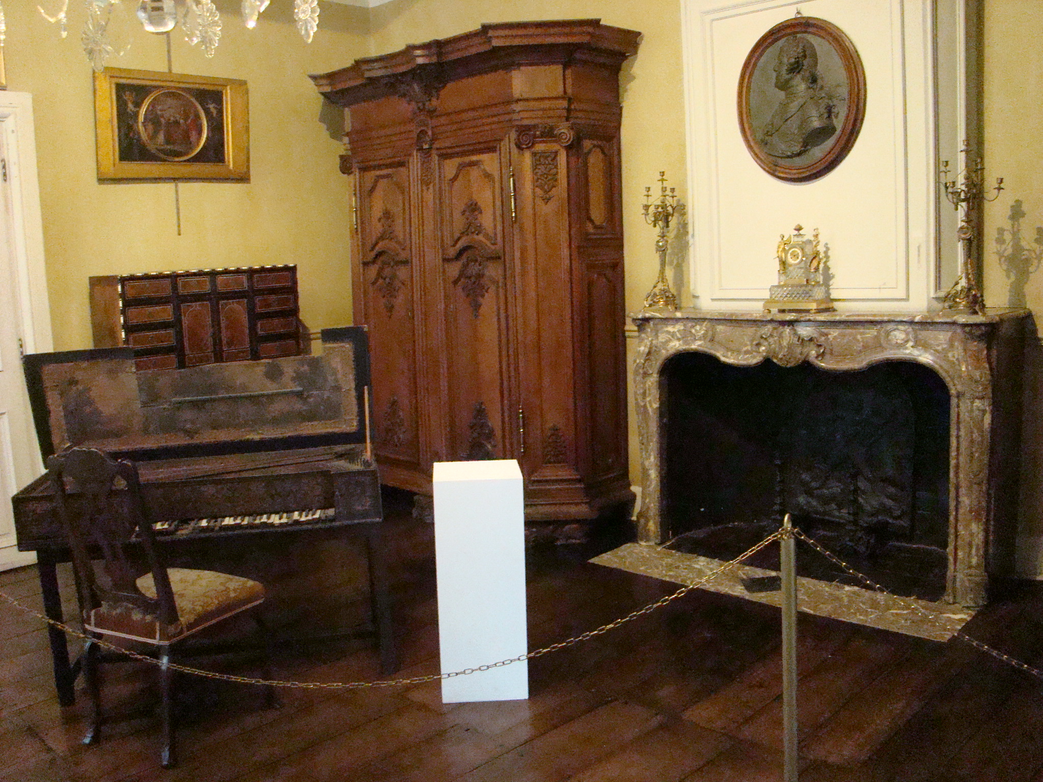 Salon à l'étage du Muséee décoratif de Namur