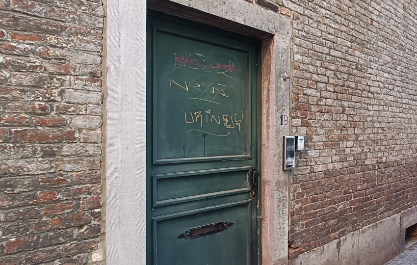 Porte de la fausse BBC à Namur