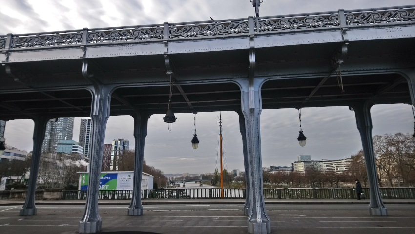 Le pont de Bir-Hakeim sur la Seine
