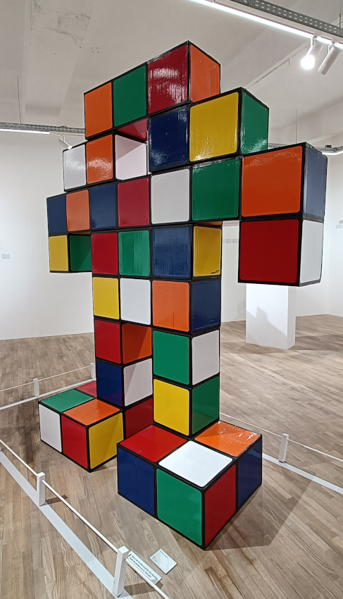 Invader géant en en Rubik's cubes géants